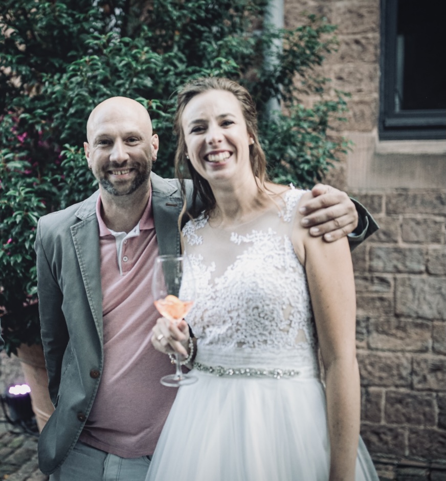 Gemeinsam feiern bei einer Hochzeit
